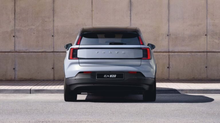 Volvo EX30 SUV