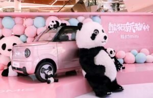 Read more about the article Geely Panda Mini: O mașină electrică care este perfectă pentru fanii Barbie