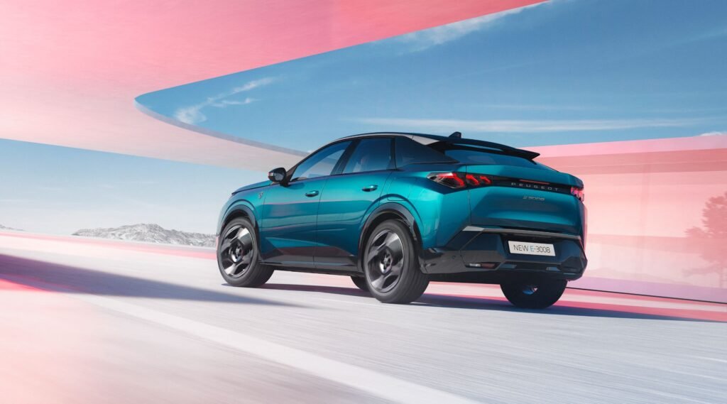 Peugeot E-3008 - spate