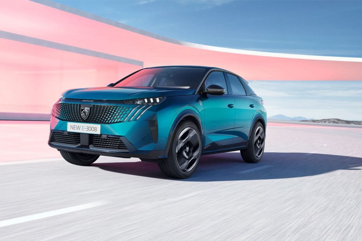 Descoperă noul Peugeot E-3008, SUV electric revoluționar cu autonomie de 700 km. Design modern și tehnologie avansată. Debut: 12 septembrie.