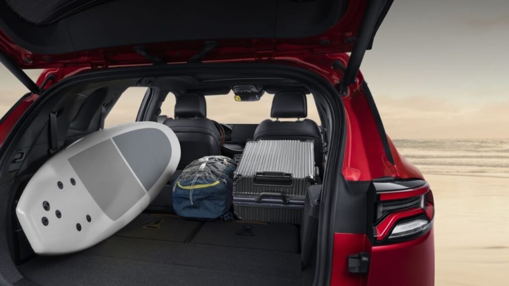 BYD Tang – SUV Electric cu 7 Locuri și 517 CP