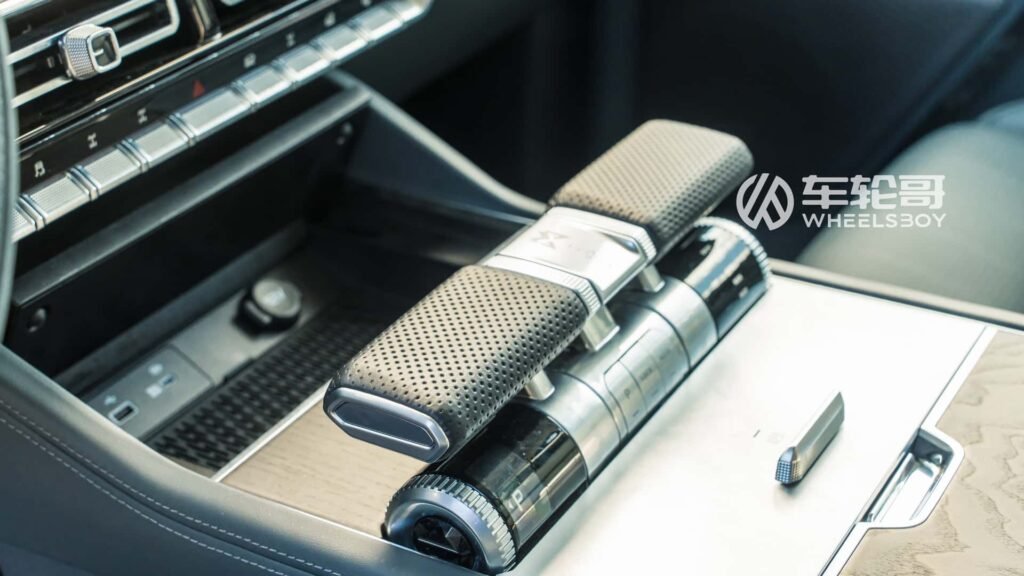 Dongfeng M-Hero 917: SUV electric cu dronă de 14.000 de dolari