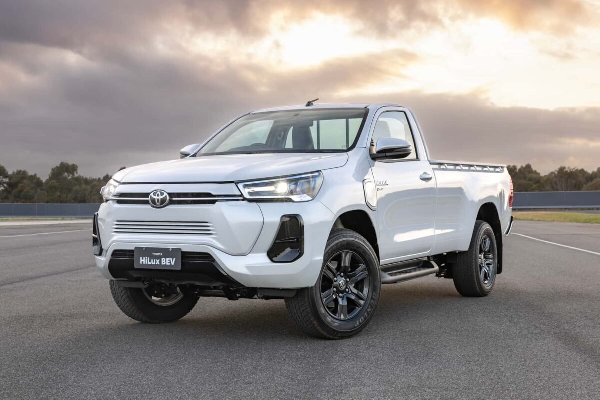 Toyota Hilux: Taxi Electric în Thailanda
