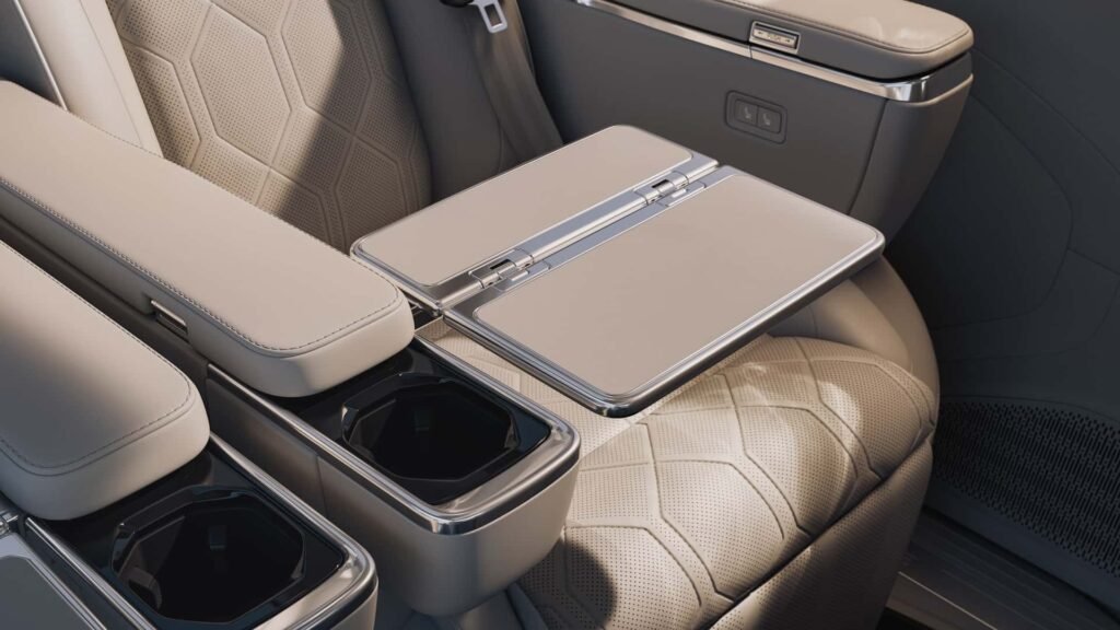 Volvo EM90: Noul Standard în Materie de Monovolume Electrice