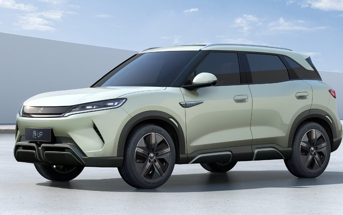 Noul SUV electric BYD Yuan Up are un preț accesibil (11.600 - 16.500€) și ar putea perturba piața europeană. Autonomie de 401 km.