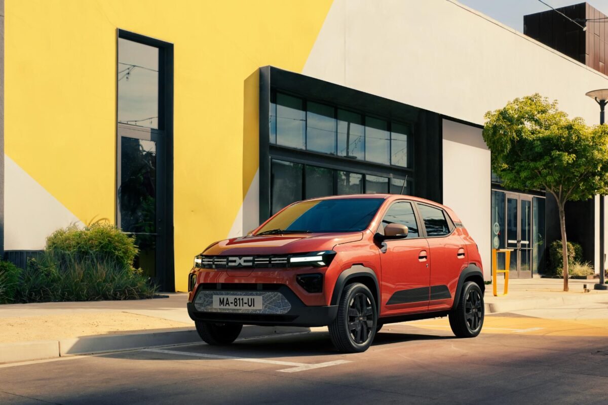 Descoperă noul Spring de la Dacia - o evoluție remarcabilă a modelului emblematic, redefinind standardele în eficiență, inovație și siguranță pentru mobilitate urbană.