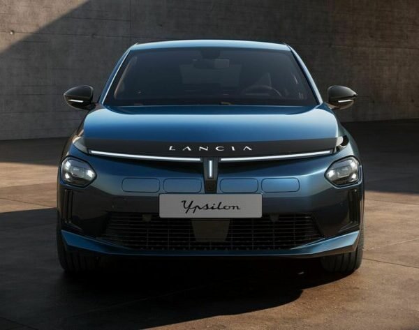Lancia Ypsilon Electrică: Eleganță Italiană