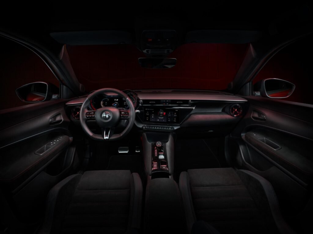 Alfa Romeo Milano: Primul Model Electric al Companiei