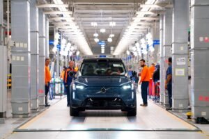 Read more about the article Volvo EX90 Intră în Producție după o Întârziere de 2 Ani