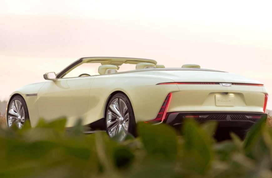 Cadillac Sollei profil spate