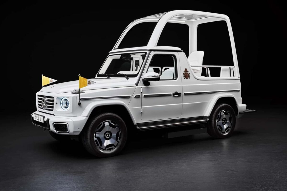 Primul Papamobil Electric Mercedes G-Class