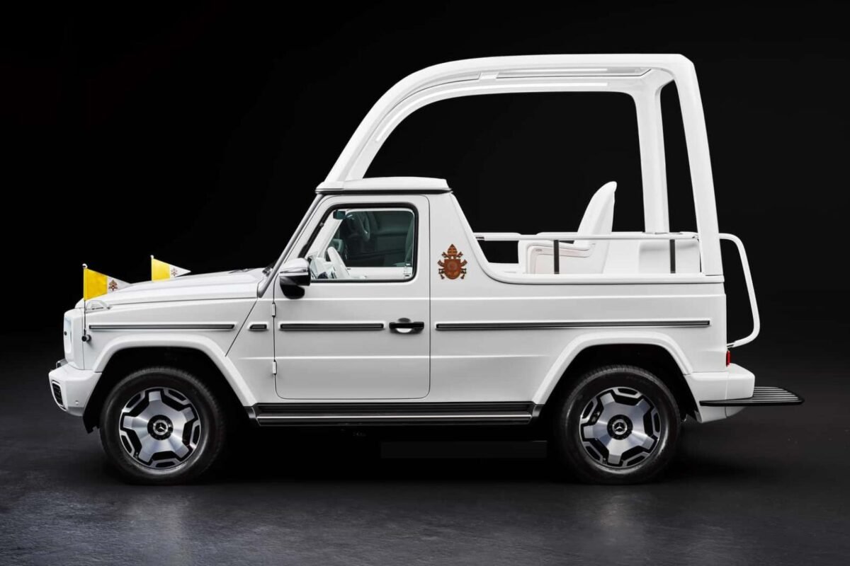 Papamobil G-Class Electric pentru Vatican