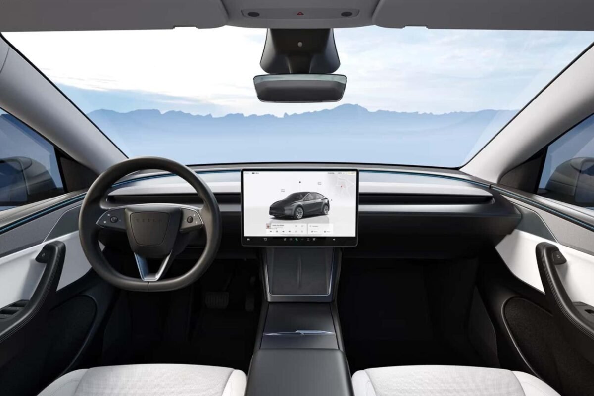 Tesla Model Y Facelift dispay central