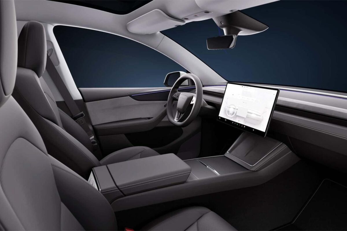 Tesla Model Y Facelift habitaclu