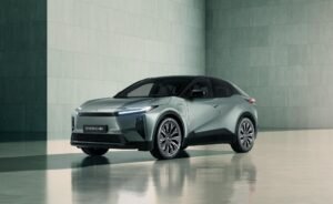 Read more about the article Toyota C-HR+: SUV electric cu autonomie de 600 km